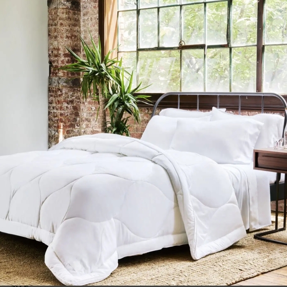 Buffy Bedding Buffy Cloud Comforter Queen New Open Box Poshmark